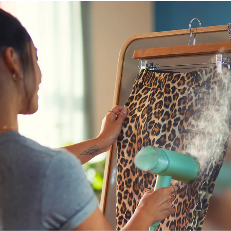 Refurbished Philips Handheld Garment Steamer for Quick touch up - STH3010/70 - Image 4
